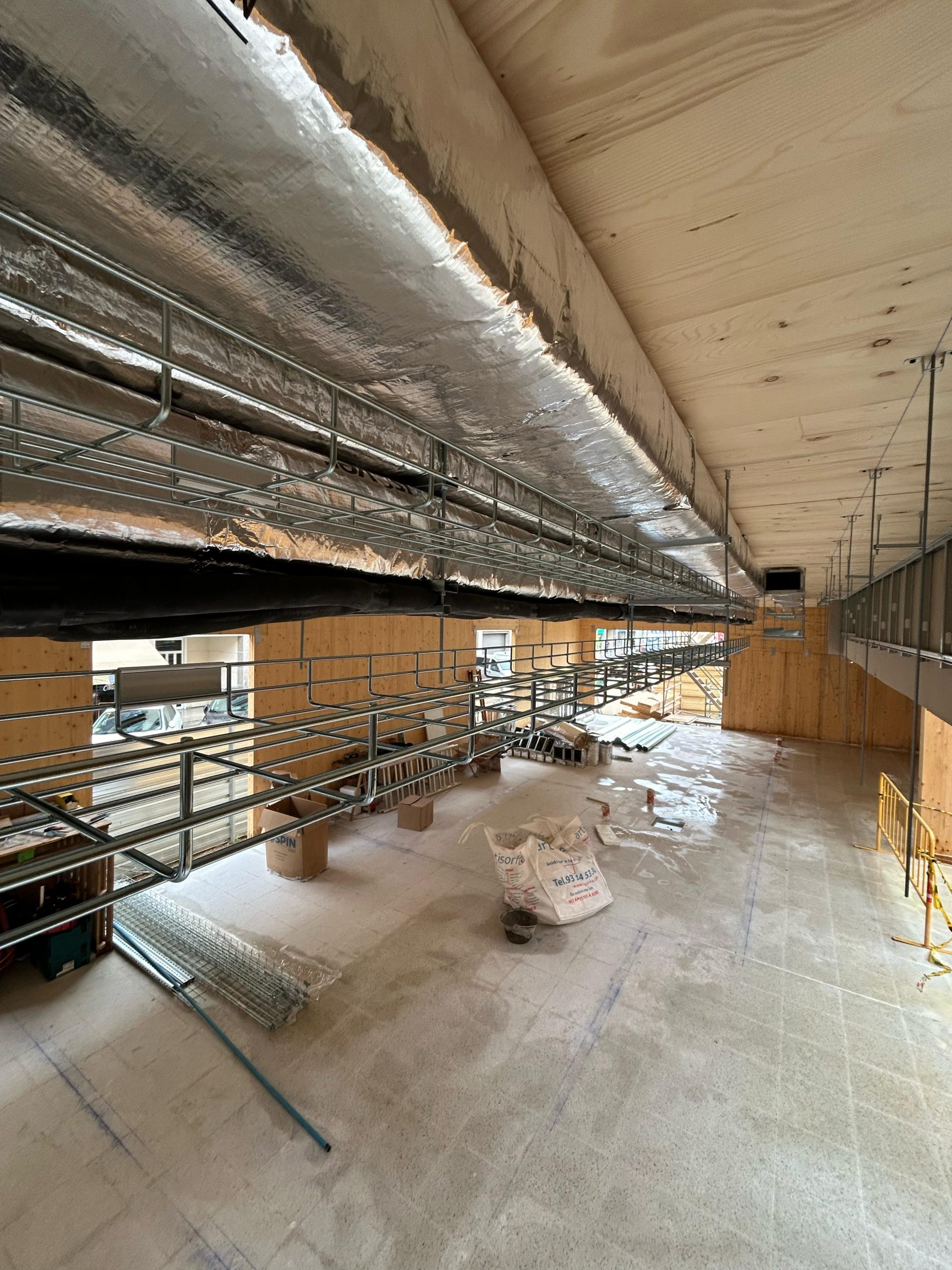 Instalación eléctrica, de agua y comunicaciones en el nuevo CAP de La Llagosta